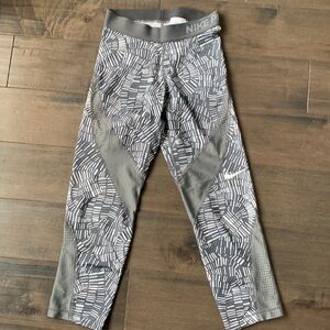 🤍NIKE PRO🤍 cropped leggings grey